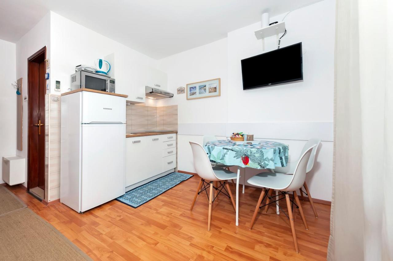 Apartments Aja And Stefy 로비니 외부 사진