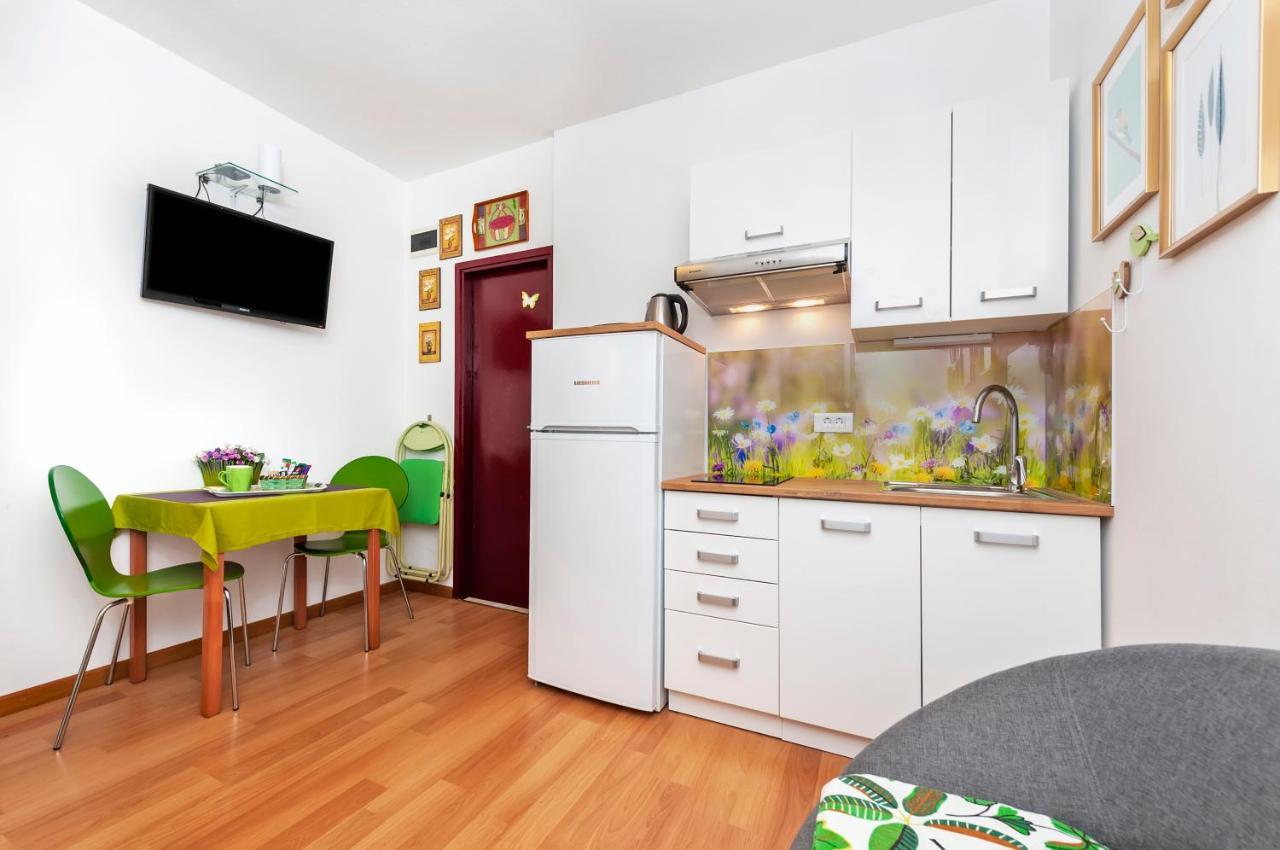 Apartments Aja And Stefy 로비니 외부 사진